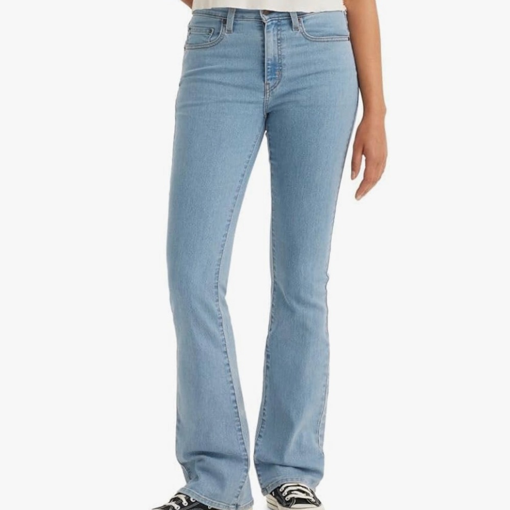 Levi’s 725 Light Wash High Rise Bootcut Jeans 25